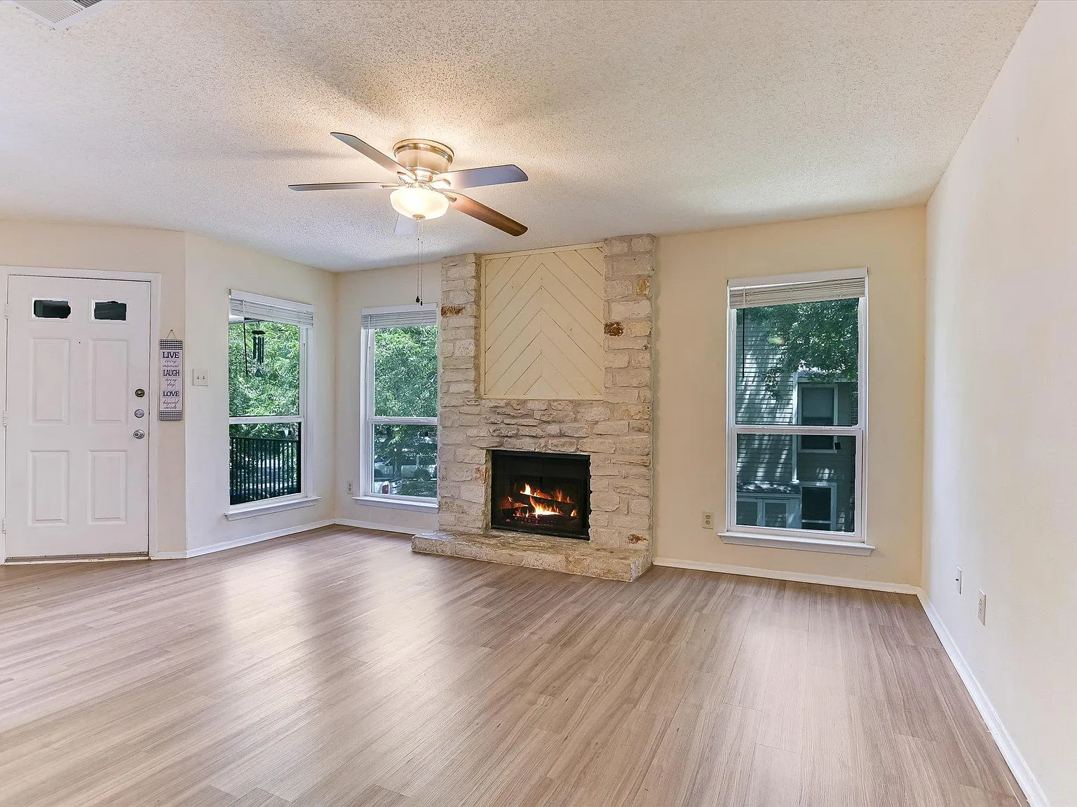 2 bed, 2.0 bath, 952 sqft, $1,295 — Photo 4