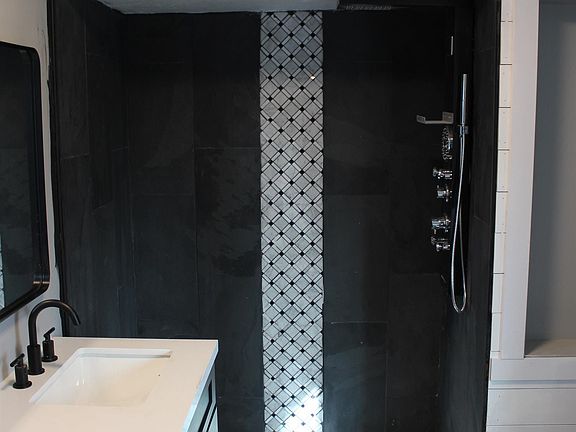 5th image of 205 Woodlyn Way