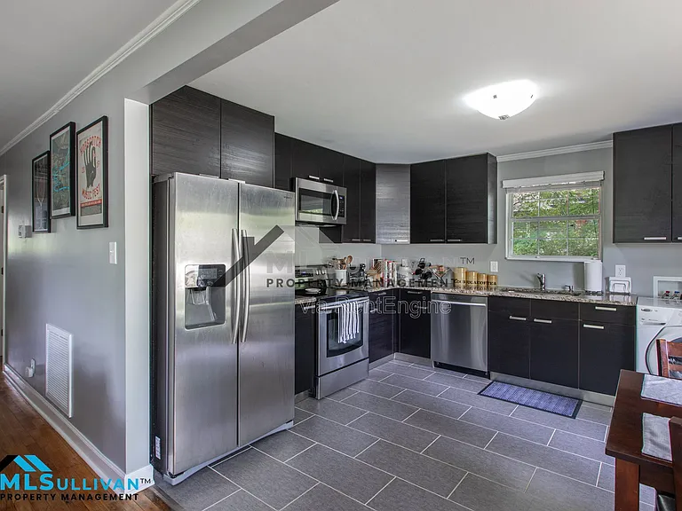 1021 Sedgefield St — Photo 11