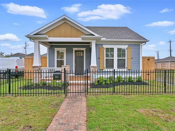 2516 S Grand Avenue, Pearland, TX 77581