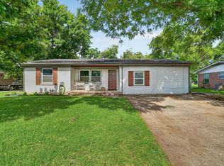 1120 Warden St, Benbrook, TX 76126