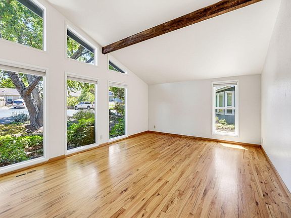 4th image of 123 Cypress Cir