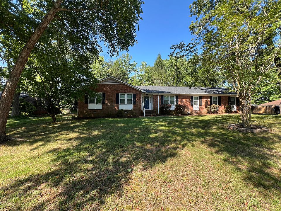 1st image of 105 Winsford Dr