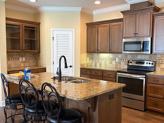 3rd image of 123 Miller Ct