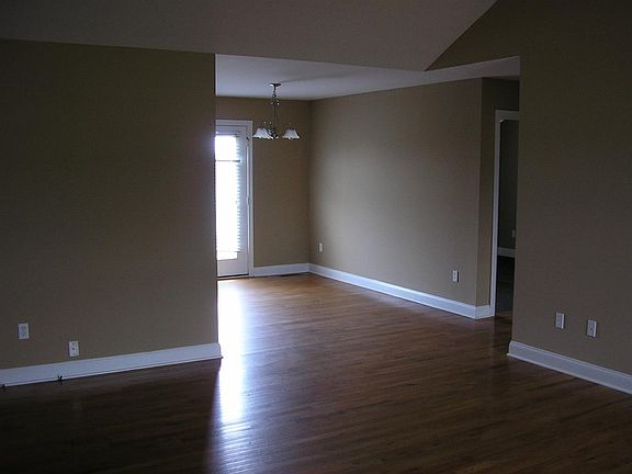 2nd image of 914 Hidden Creek St