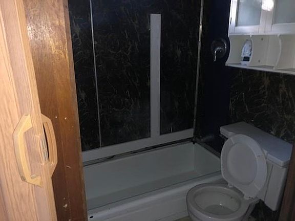 4th image of 176 Newbury St Trlr 11