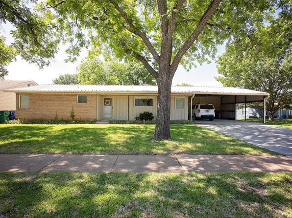 1304 Corto St, Graham, TX 76450