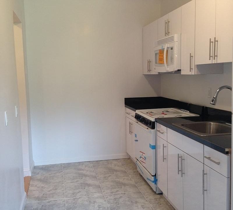 1st image of 8606 Park Ln S