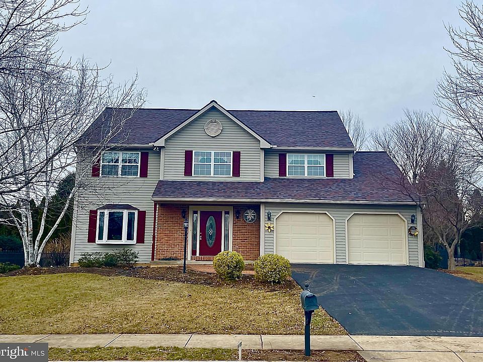 1st image of 17 Brookfield Dr