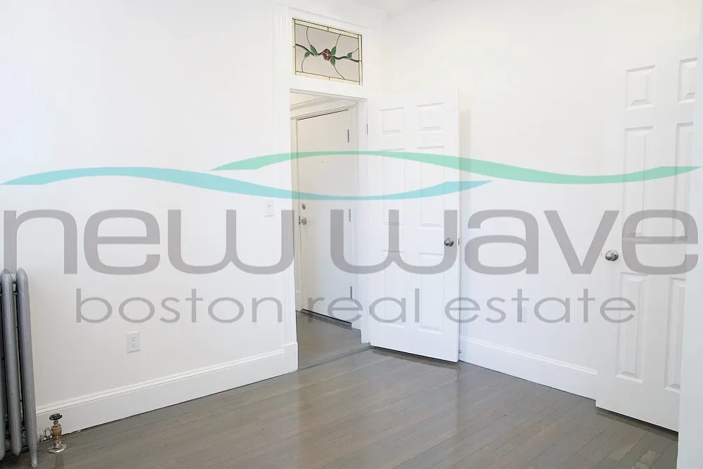 2 bed, 700 sqft, $3,750 — Photo 4