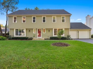 550 Longmeadow Cir, St Charles, IL 60174