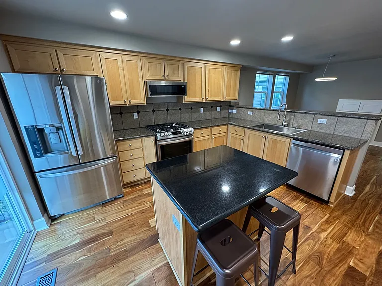 2632 SW Myrtle St — Photo 3