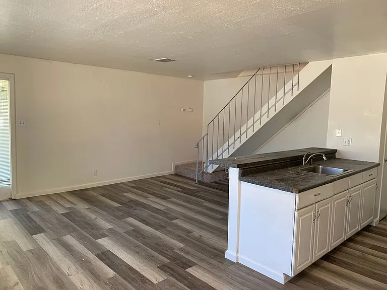 2106 Peppertree Way #3 — Photo 5
