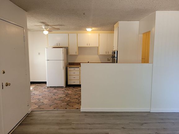 4th image of 1075 Roewill Dr