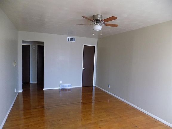 3rd image of 7724 Claremont Dr