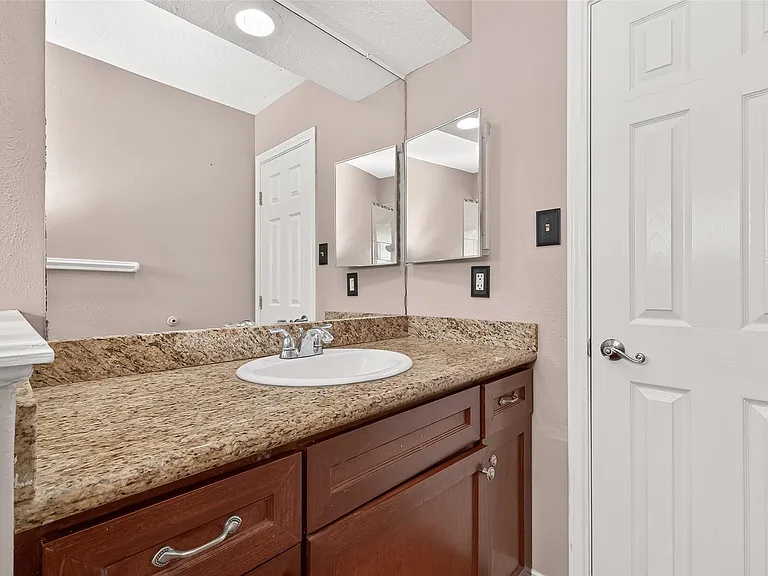 7403 Shady Vale Ln — Photo 30
