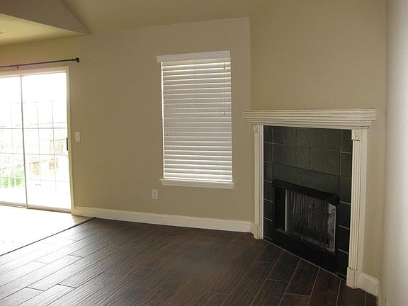 5th image of 811 Marcus St