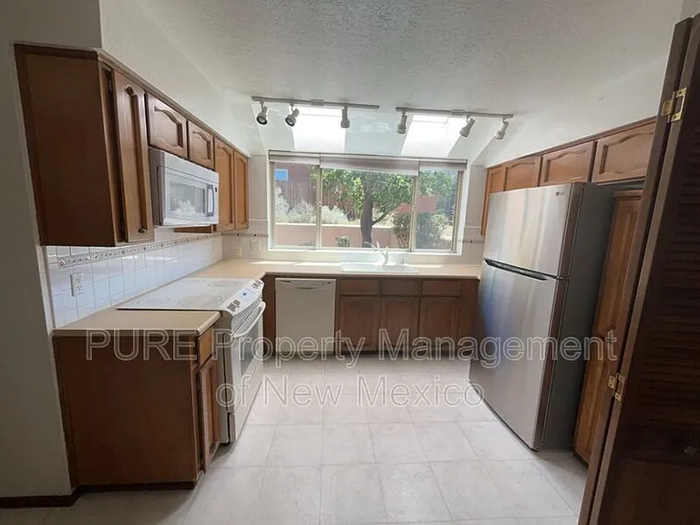 727 Cedar Hill Ln NE #8 — Photo 11