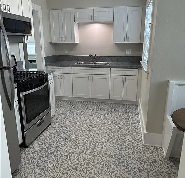 2831 Rowena Ave #3/4 — Photo 8