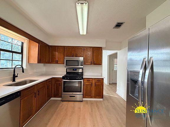5th image of 1017 Pinetree Rd