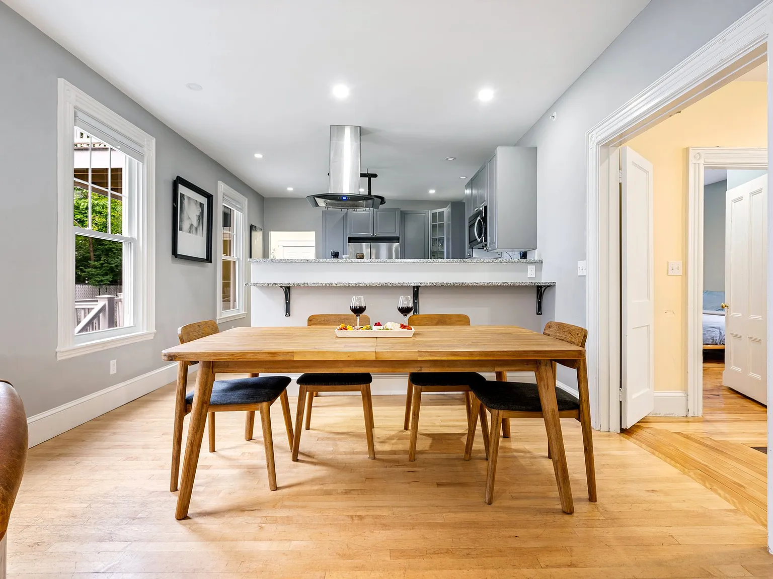 77 William St — Photo 2
