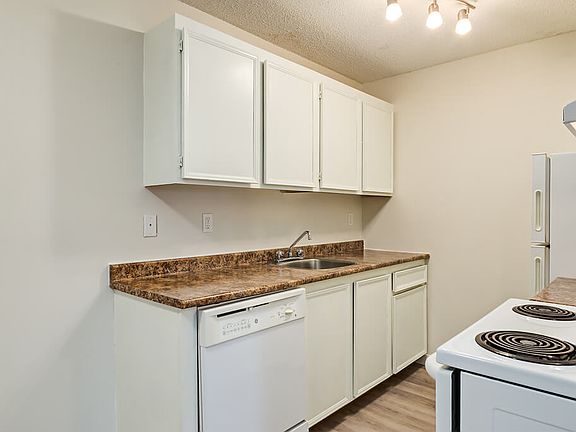 5th image of 3009 56th Ave #C202