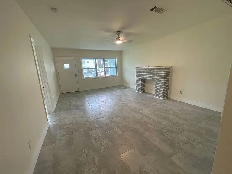 2194 Ponce De Leon Cir #1 — Photo 3