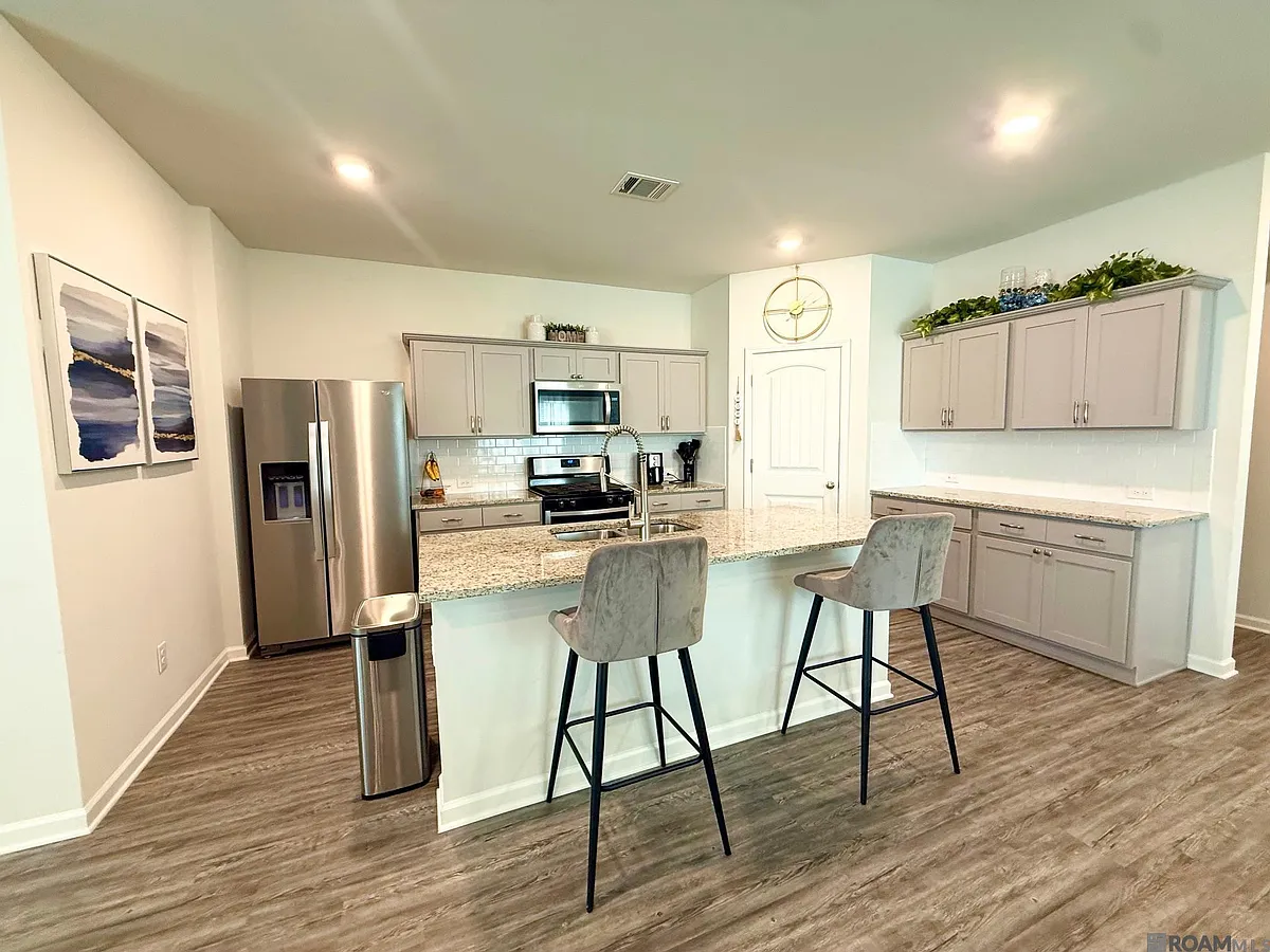Building Photo - 35648 Avery Dr