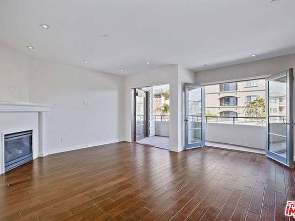 5th image of 10707 Missouri Ave APT 402