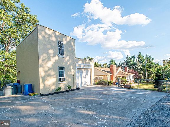 2nd image of 242 Footstone Ln