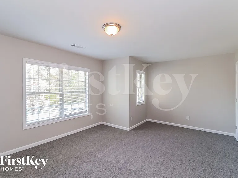 821 Harrison Dr — Photo 13