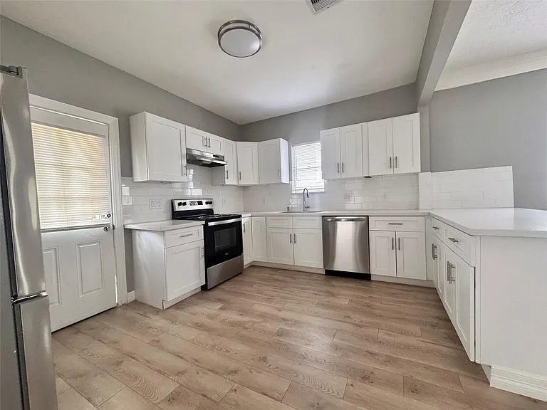 4106 Robertson St — Photo 8