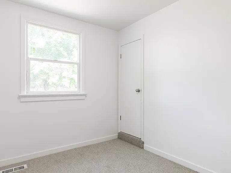 156 N Laxon Ct — Photo 11