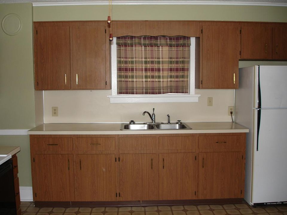Kitchen / Cabinets, Sink Area