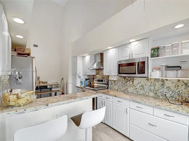 16339 Malibu Dr — Photo 19