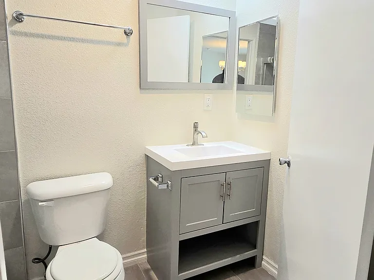 2251 Crenshaw Blvd #6 — Photo 6