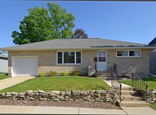422 E Howard St, Portage, WI 53901