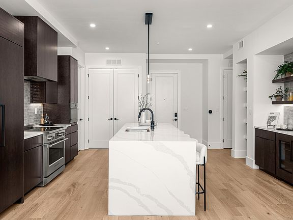 3rd image of 321 31st Ave N #B5-1