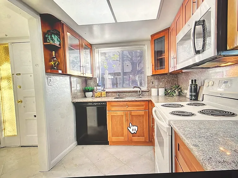 366 Lynn Ave — Photo 4