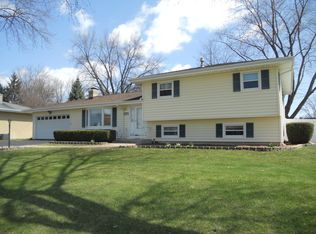 571 Pinecroft Dr, Roselle, IL