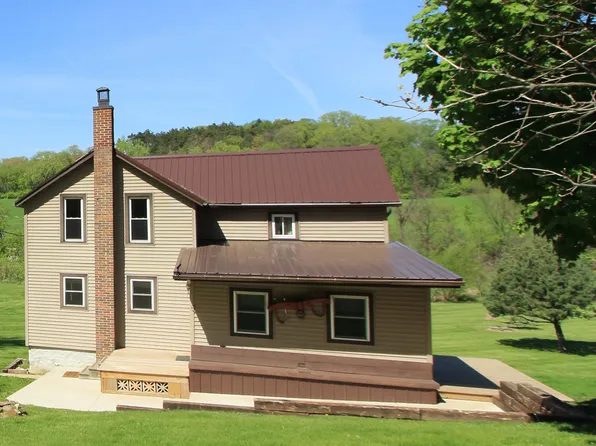 17896 Skunk Hollow Rd, Mount Carroll, IL 61053