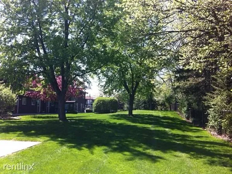 1012 Turner Dr — Photo 4