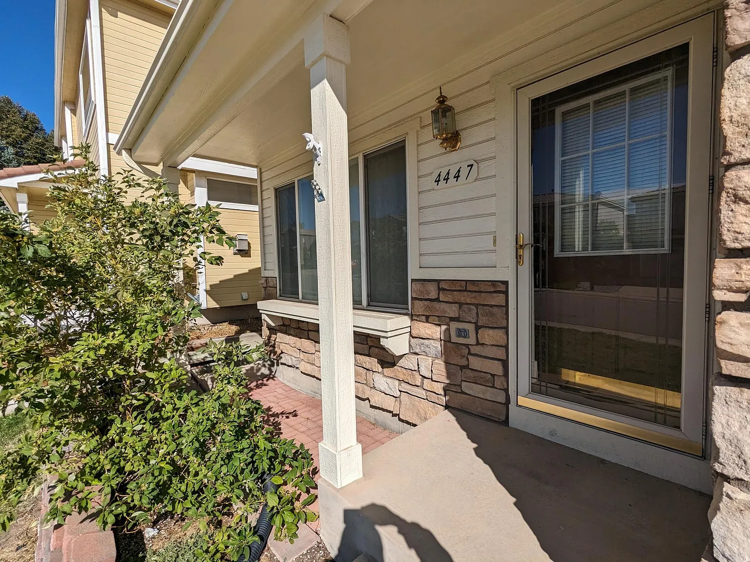 3 bed, 2.5 bath, 2032 sqft, $2,925 — Photo 2