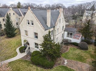 33 Scott Loop, Highland Park, IL 60035