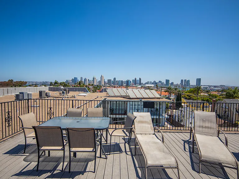 Community rooftop deck with San Diego skyline views!