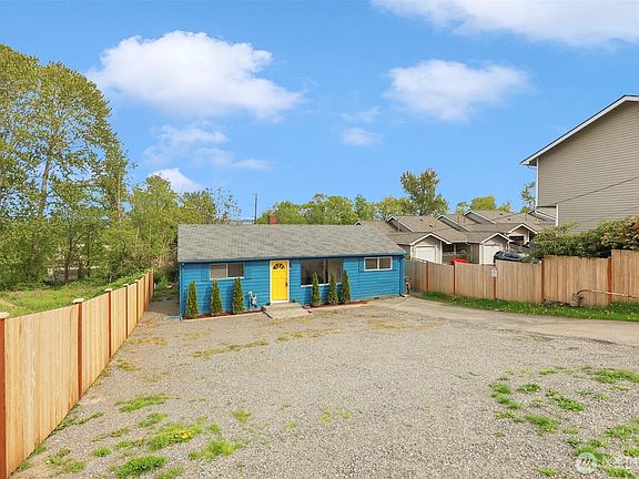2nd image of 833 E Marine View Drive