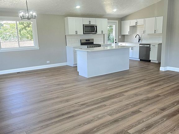3rd image of 421 E Main St