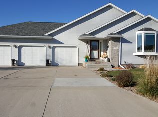 710 Redwood Rd, Grand Island, NE 68803