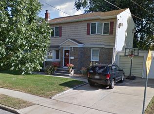 2578 7th Ave, East Meadow, NY 11554