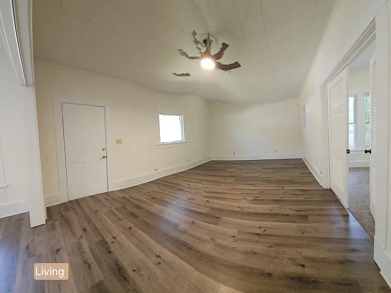 304 S Douglas Ave — Photo 7